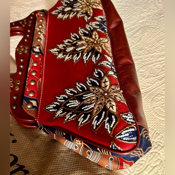 Isabella Fiore Vintage embroidered beaded bag clutch purse with wooden handles - Picture 11 of 12